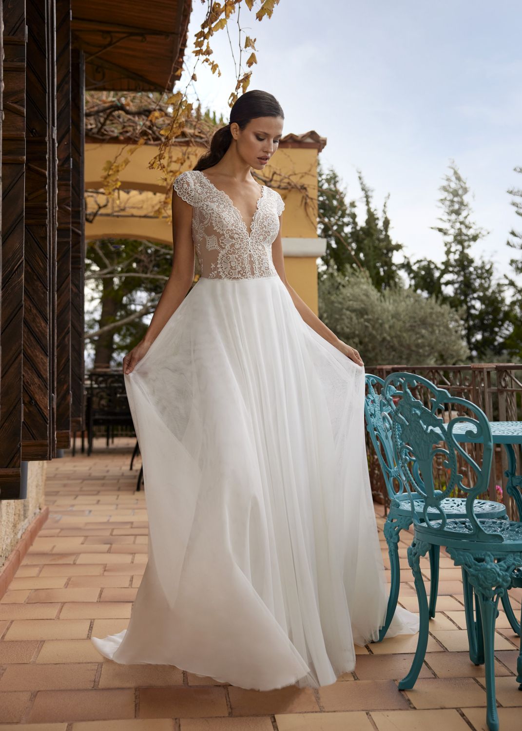 Nowa, oszałamiająca kolekcja sukienek ślubnych Herve Paris na 2022